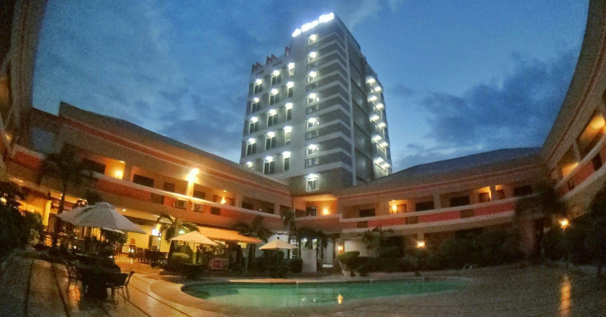La Maja Rica Hotel Tarlac City Екстер'єр фото